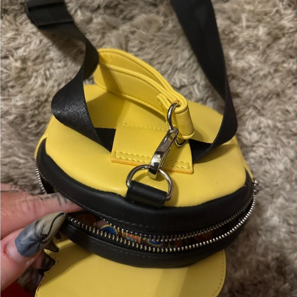 Loungefly UP movie wristlet  Character Crossbody Bag - Yellow and Black RARE - Picture 4 of 11